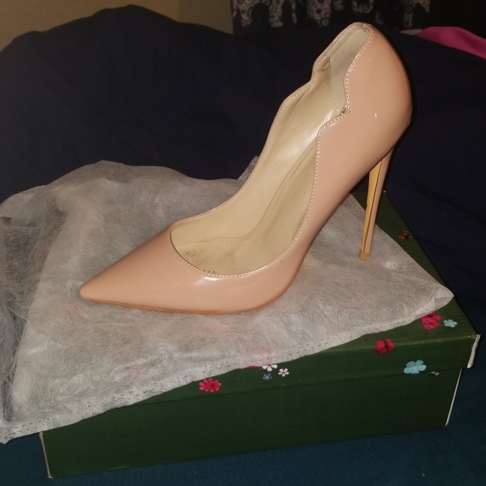 Shoes - Picture 3 of 4